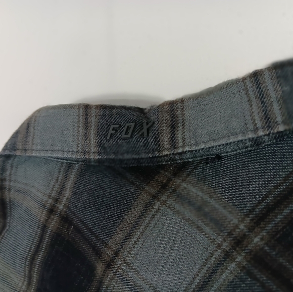 Fox Racing Men's Long sleeve Plaid Flannel button down shirt.  Size L - Picture 3 of 9